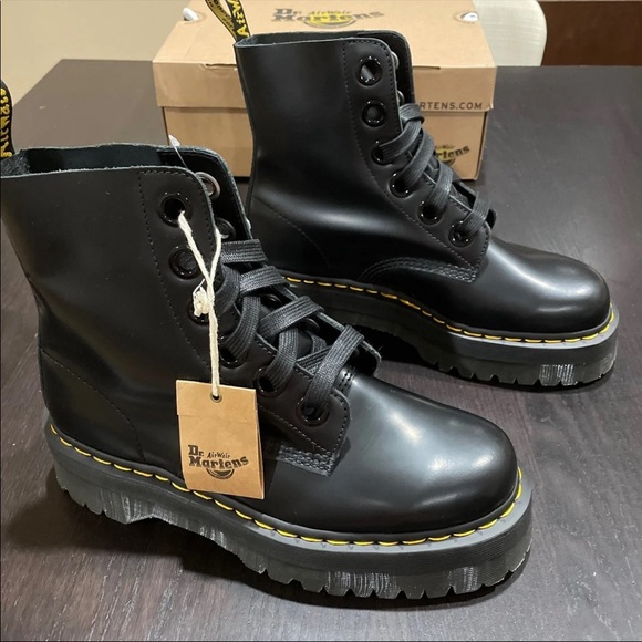 Dr Martens Molly Black Buttero Leather - Picture 2 of 6